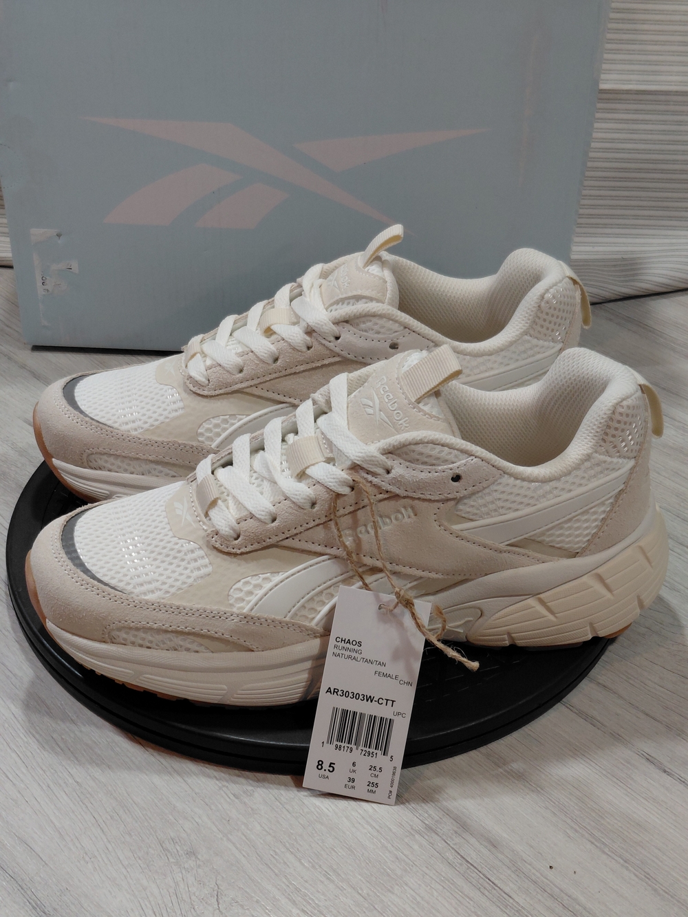 NWT Reebok Chaos Womens Sneakers in Cream White with Gum Accent Sole SIZE 8.5